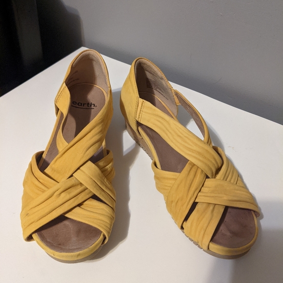 Earth Gemini Slip-on Wedge Sandals Yellow Leather Size 8.5 - Picture 2 of 10